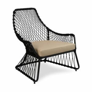 Poltrona Arraia com estrutura de alumínio e revestida com Corda Náutica.